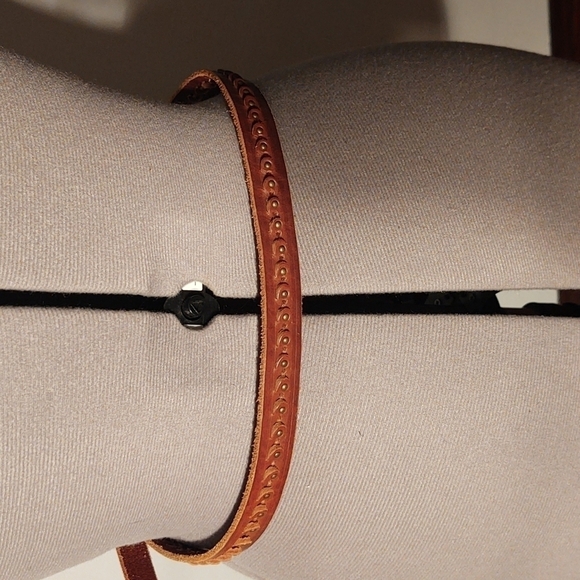 Brown Genuine Leather Thin Belt with Raised Design and Metal Rivets Sz S - Picture 3 of 7